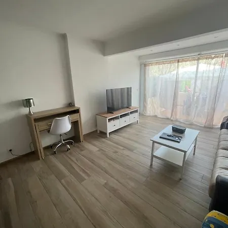 élégance Provençale: Oasis Climatisée à Deux Pas De La Apartment