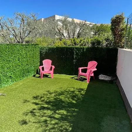 Апартаменты Superbe 3 Pieces Epuree De 65 M2, Refait A Neuf, Dans Calme, Climatise, Place De Parking Privee, A 800 M De La Антиб